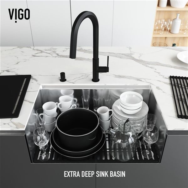 Évier de cuisine simple Mercer de VIGO sous plan 33 po en acier inoxydable calibre 16 avec accessoires