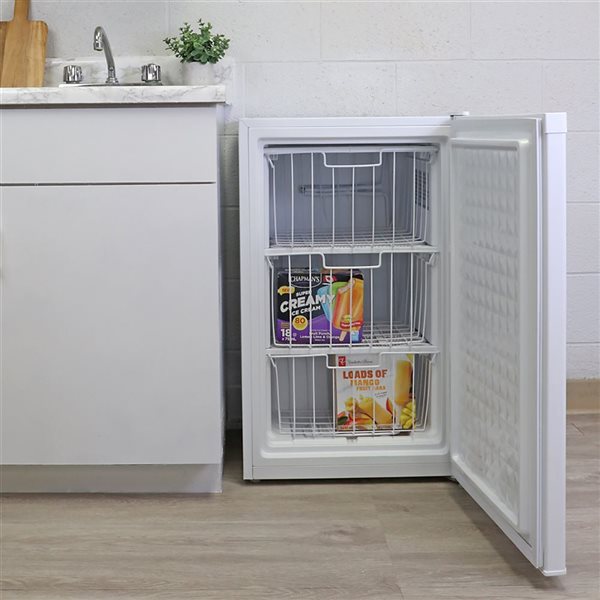 Koolatron 3.1-ft³ White Compact Upright Freezer with Manual Defrost - 88 L