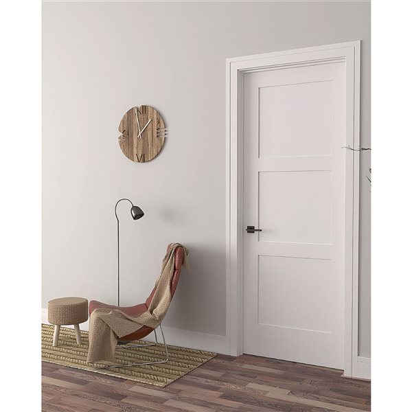 Porte d'intérieur Garson apprêtée blanche à âme pleine et 3 panneaux de style shaker, 1 3/8 x 24 x 80 po