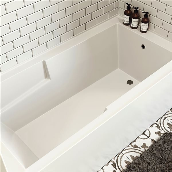 Swiss Madison Lausanne 72 W x 36-in L Glossy White Acrylic Alcove Skirted Right Drain Bathtub w/ Integrated Armrest