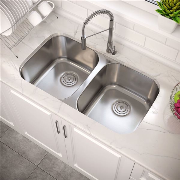 Blue Ocean 32 1/4-in 16-Gauge Stainless Steel Undermount Double Kitchen Sink w/ Strainer