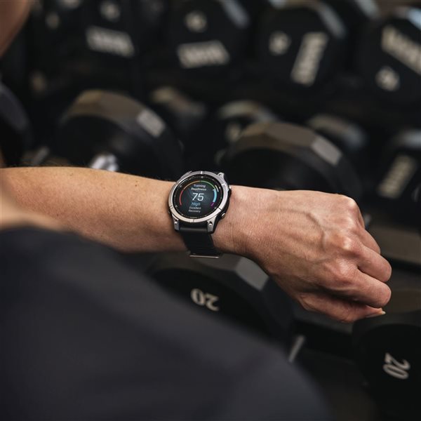 Montre intelligente GPS fēnix E Garmin 47 mm à écran AMOLED avec bracelet en silicone noir