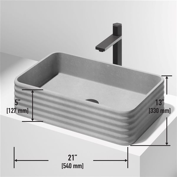 Lavabo-vasque gris Cadman VIGO 14 l. x 21 po p. en pierre Concreto rectangle avec robinet/bonde Nova en noir mat