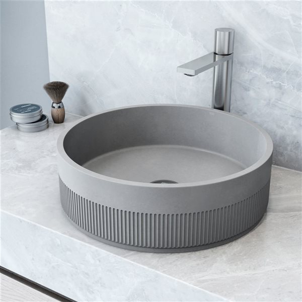 Lavabo-vasque gris Cypress VIGO 16 l. x 16 po p. rond en pierre Concreto avec robinet/bonde Gotham en nickel brossé