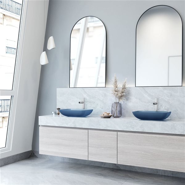 Lavabo-vasque bleu Sottile VIGO 13 l. x 18 po p. en verre rectangle avec robinet/bonde Ashford en chrome