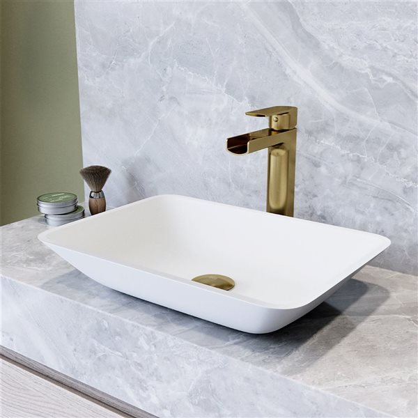 Lavabo-vasque blanc Sottile VIGO 13 l. x 18 po p. en verre rectangle avec robinet/bonde escamotable Amada en or mat