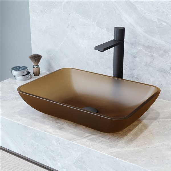 Lavabo-vasque doré Sottile VIGO 13 l. x 18 po p. en verre rectangle avec robinet/bonde escamotable Gotham en noir mat