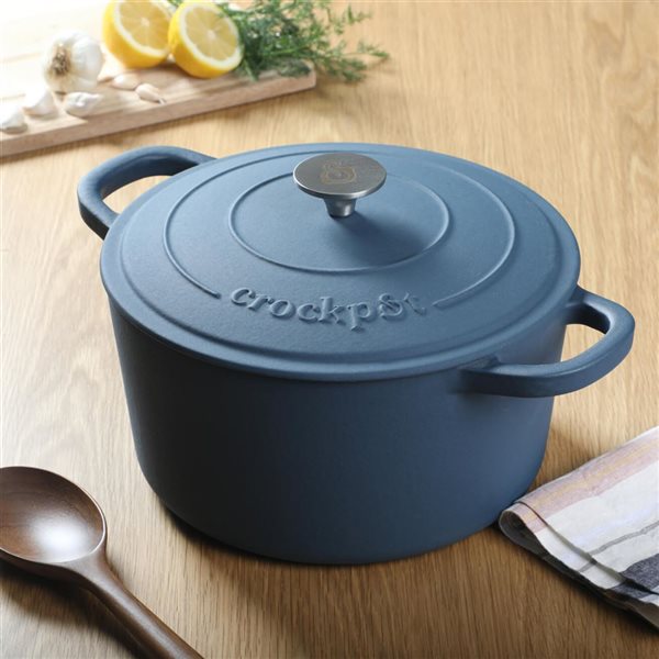 Crock-Pot Artisan 8-L Enamelled Cast-Iron Round Navy Blue Dutch Oven w/ Lid