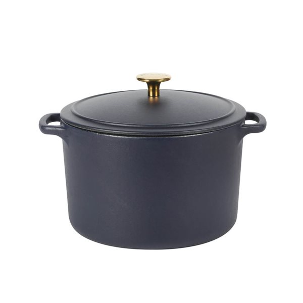 Cocotte ronde en fonte émaillée Millau Sur La Table 6,2-L bleu marin avec couvercle