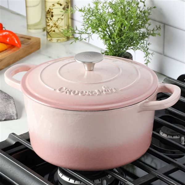 Cocotte ronde en fonte émaillée Artisan Crock-Pot 5,7-L rose avec couvercle