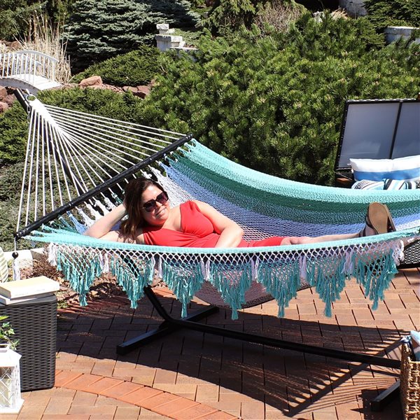 Sunnydaze Decor Blue Woven Large Woven Hammock w/ Spreader Bar and Fringe