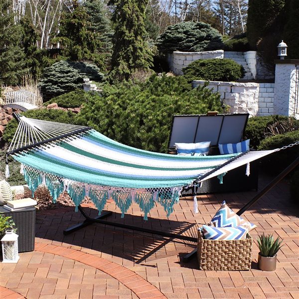 Sunnydaze Decor Blue Woven Large Woven Hammock w/ Spreader Bar and Fringe