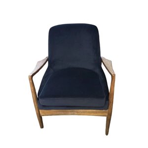 Fauteuil anglais Trudy de Plata Import velours bleu marine et cadre en bois