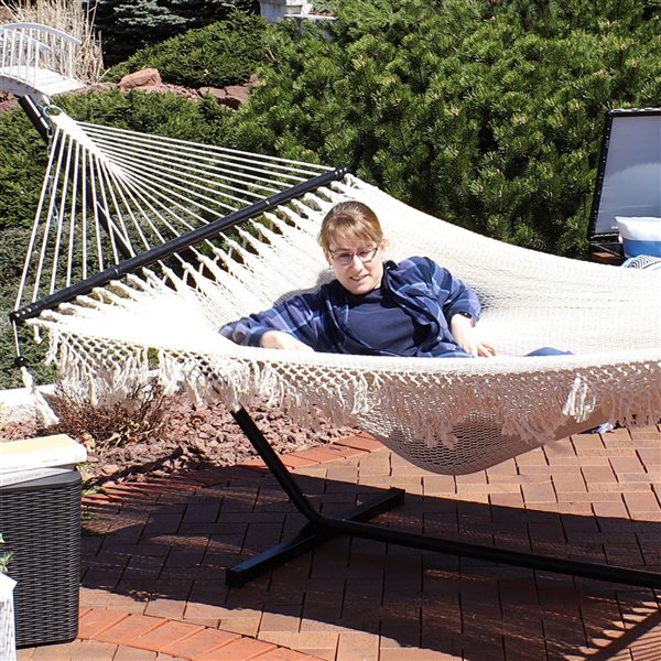 Sunnydaze Decor Cream 2-Person Woven Hammock w/ Spreader Bars and Fringe