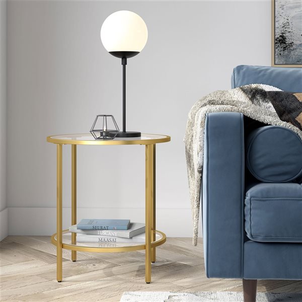 Table d'appoint ronde Sivil de Hailey Home laiton avec surface et tablette en verre