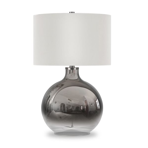 Lampe de table Laelia de Hailey Home 24,75 po h. base en verre chromé et abat-jour tambour en tissu blanc