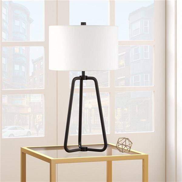 Lampe de table Marduk de Hailey Home 25,5 po h. métal bronze noirci avec abat-jour en tissu blanc