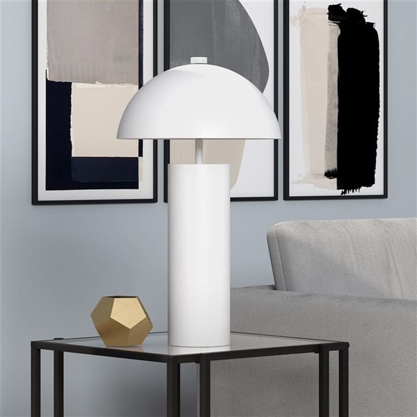 Lampe de table York de Hailey Home 27 po h. fini blanc mat avec abat-jour en métal