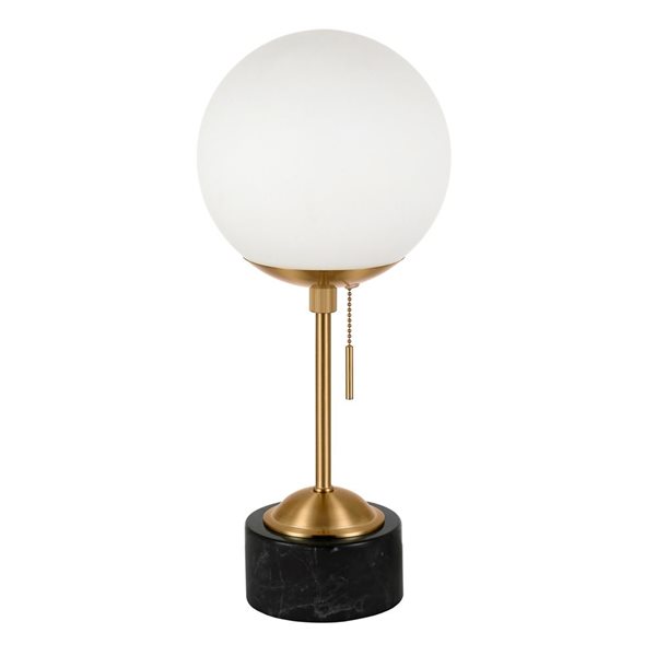 Lampe de table Reagan de Hailey Home 17,75 po h. laiton et noir marbré avec abat-jour en verre en forme de globe