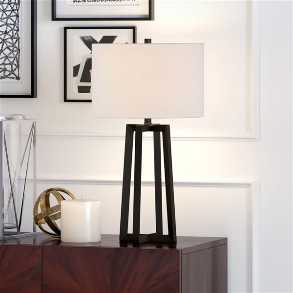 Lampe de table Helena de Hailey Home 24,5 po h. métal bronze noirci avec abat-jour en tissu blanc