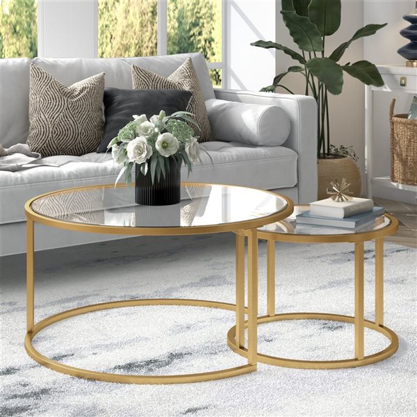 Jeu de 2 tables gigognes rondes Watson de Hailey Home laiton avec surface en verre