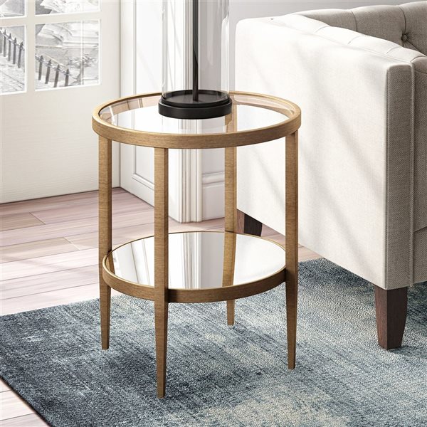 Table d'appoint ronde Hera de Hailey Home laiton antique avec surface en verre et tablette miroir