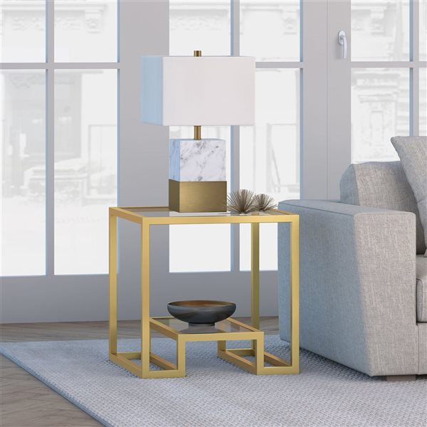 Table d'appoint carrée Athena de Hailey Home laiton avec surface en verre