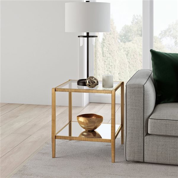 Table d'appoint carrée Hera de Hailey Home laiton avec surface en verre et tablette miroir