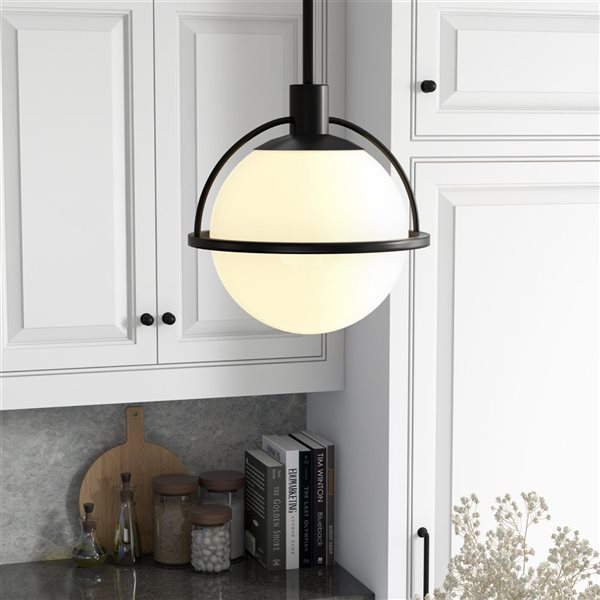 Luminaire suspendu Cieonna Hailey Home 9,4 po l. noir avec abat-jour en verre givré