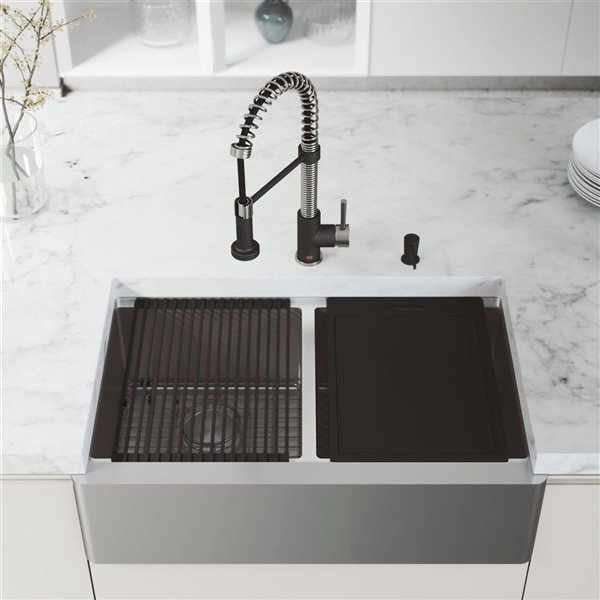 VIGO Oxford 33-in Stainless Steel Double Bowl Farmhouse Flat Apron-Front Farmhouse Kitchen Sink Workstation and Accessories