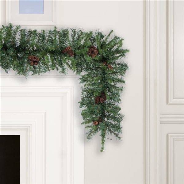 Vickerman 9-ft x 14-in Cheyenne Artificial Christmas Garland - Unlit