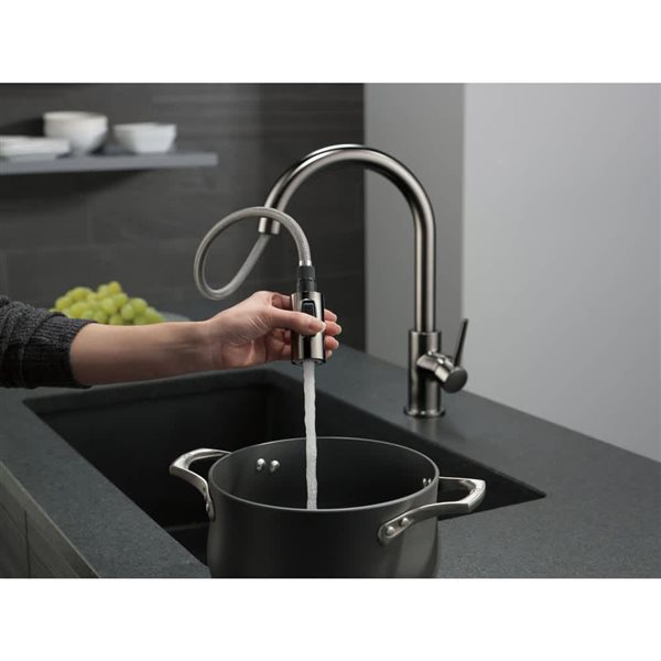 Delta Trinsic 1.8 GPM Single-Handle Pull Down Kitchen Faucet - Black Stainless Steel