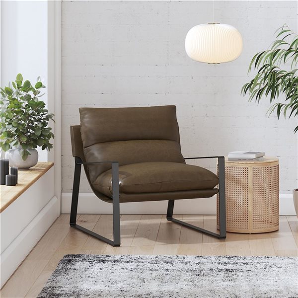Chaise d'appoint Gatsby DHP rembourrée en similicuir brun