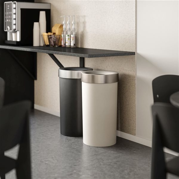 Umbra Vento Trash Can 62-L