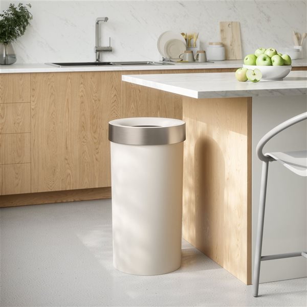 Umbra Vento Trash Can 62-L