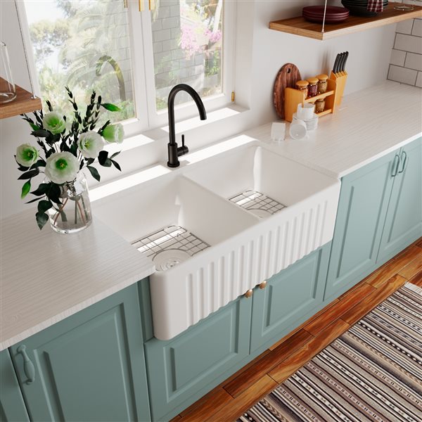 DeerValley Eclipse White Ceramic 33-in 50/50 Rectangular Double Basin Farmhouse Apron Kitchen Sink