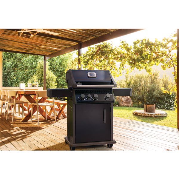Napoleon Rogue 425 Black 3-Burner Natural Gas Grill w/ Range Side