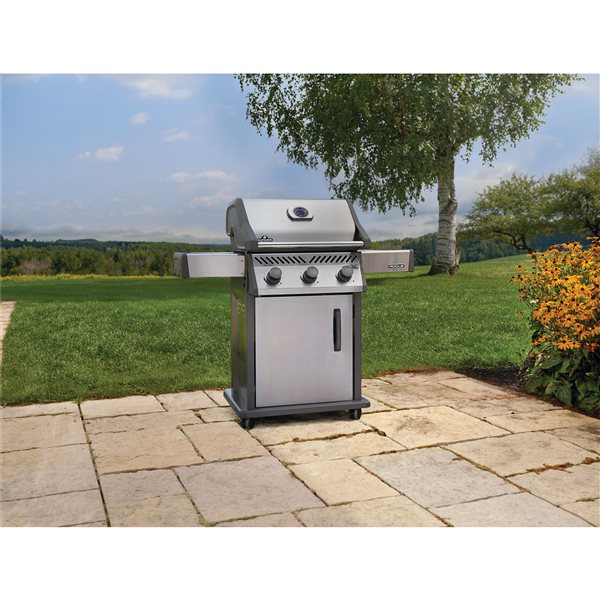 Napoleon Rogue 425 Stainless Steel 3-Burner Propane Gas Grill