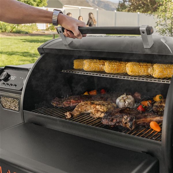 Blackstone 900 Pellet Grill - Stainless Steel