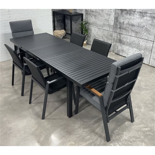 Corriveau Outdoor Furniture Extendable Table 35 x 70-in up to 95-in