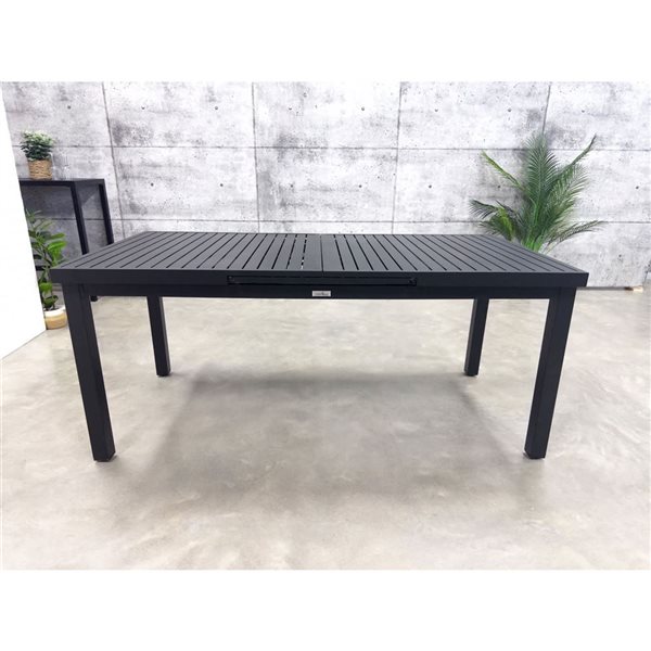 Corriveau Outdoor Furniture Extendable Table 35 x 70-in up to 95-in