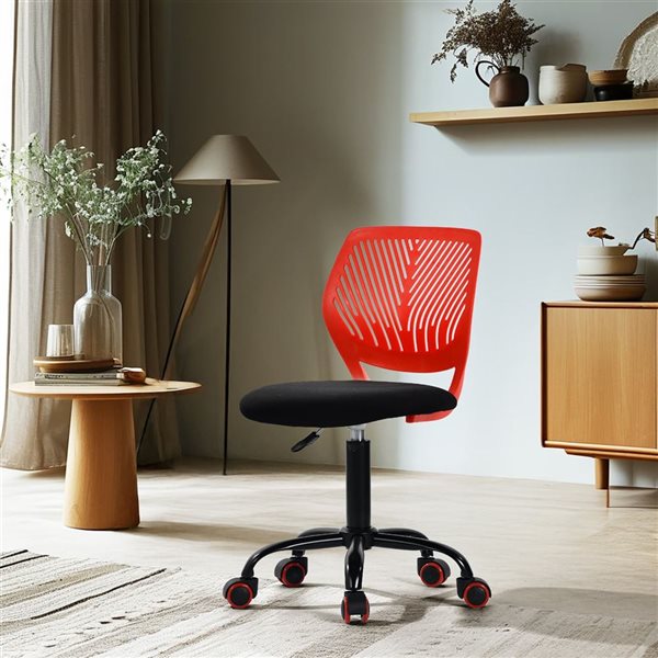 Chaise pour enfant avec roulettes Homy Casa 34 po h. noir et rouge pivotante réglable à dossier bas avec coussin velours