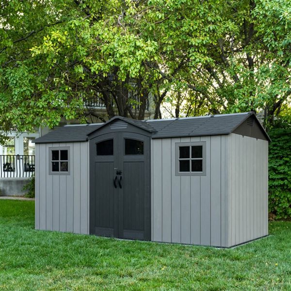 Cabanon de rangement extérieur LIFETIME 7 l. x 14,5 pi L. gris en résine avec mansarde