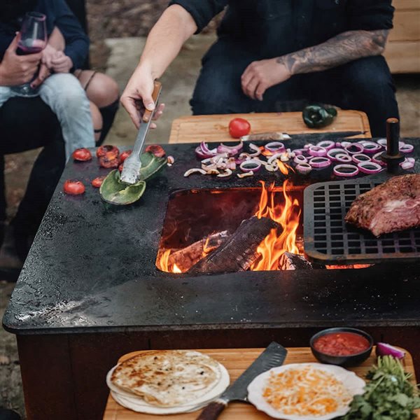 Black Earth Teppan 39 Cast Iron Barbecue