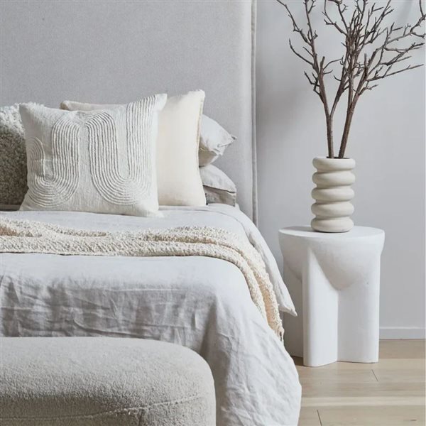 Plata Import Fuentes Side Table 15 x 18 in - White