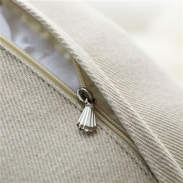 Deerlux 16-in Black & White Throw Pillow Cover with Southwest Tribal Pattern and Corner Tassels