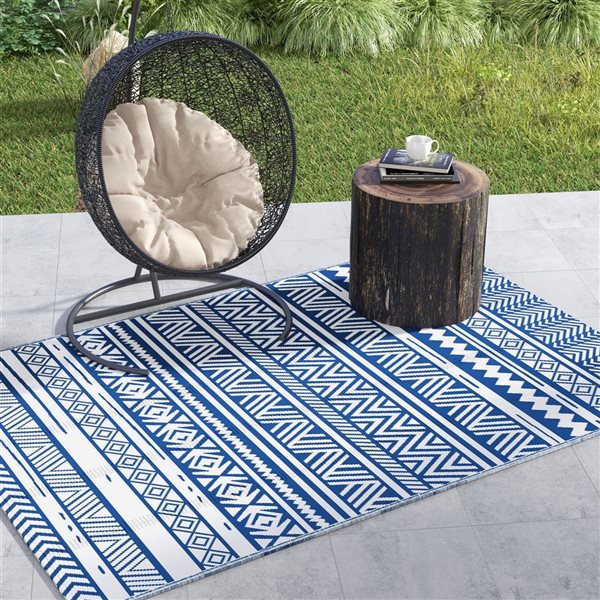 Outsunny Outdoor Reversible RV Mat 6-ft x 9-ft - Dark Blue/White