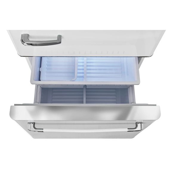 Classic Retro 30-in 17.7 ft³ Bottom Freezer Counter Depth Refrigerator with Built-In Ice Maker - White