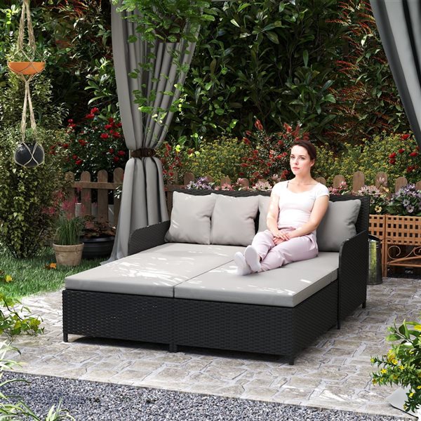 Outsunny Grey Rattan Outdoor Daybed with 4 Pillows