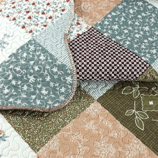 Marina Decoration Floral Plaid Pattern Embossed Solid Pinsonic King Bed Soft Quilt Set